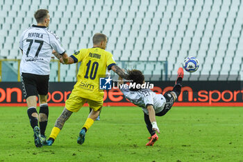 02/11/2024 - Duccio Degli Innocenti (Spezia) against Antonio Palumbo (Modena) - SPEZIA CALCIO VS MODENA FC - SERIE B - CALCIO