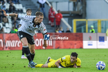 02/11/2024 - Giusep pe Caso (Modena) is fouled Nicolo' Bertola (Spezia) - SPEZIA CALCIO VS MODENA FC - SERIE B - CALCIO