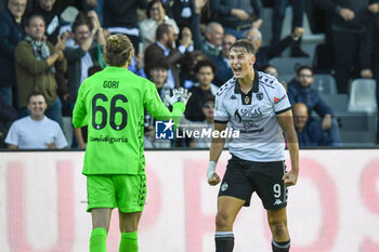 02/11/2024 - Francesco Pio Esposito (Spezia) celebrates with teammates after scoring the 1-0 goal - SPEZIA CALCIO VS MODENA FC - SERIE B - CALCIO