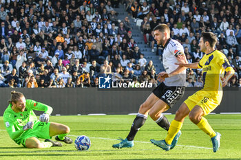 02/11/2024 - Stefano Gori (Spezia) saves a goal against Fabio Gerli (Modena) - SPEZIA CALCIO VS MODENA FC - SERIE B - CALCIO