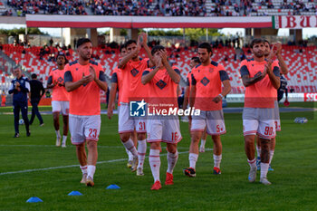 02/11/2024 - the AC Reggiana players applauds fans - SSC BARI VS AC REGGIANA - SERIE B - CALCIO