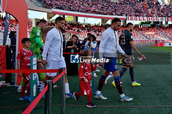 02/11/2024 - the players of the two teams enter the field - SSC BARI VS AC REGGIANA - SERIE B - CALCIO