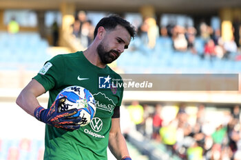 02/11/2024 - Alessandro Micai during Cosenza Calcio vs Us Salernitana, Italian soccer Serie A match in Cosenza, Italy, November 3 2024 - COSENZA CALCIO VS US SALERNITANA - SERIE B - CALCIO