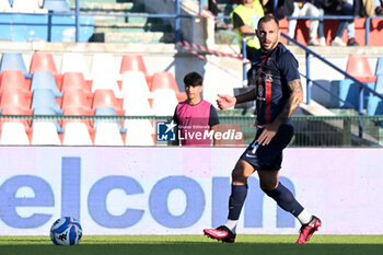 02/11/2024 - Pietro Martino during Cosenza Calcio vs Us Salernitana, Italian soccer Serie A match in Cosenza, Italy, November 3 2024 - COSENZA CALCIO VS US SALERNITANA - SERIE B - CALCIO