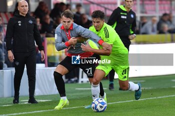 03/11/2024 - Jari Vandeputte (Cremonese) Pietro Beruatto (Pisa) - US CREMONESE VS AC PISA - SERIE B - CALCIO