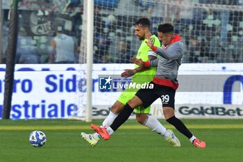 03/11/2024 - Antonio Caracciolo (Pisa) Marco Nasti (Cremonese) - US CREMONESE VS AC PISA - SERIE B - CALCIO