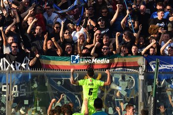 03/11/2024 - Marius Marin (Pisa) celebrates with fans of Pisa - US CREMONESE VS AC PISA - SERIE B - CALCIO