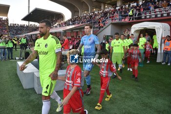 03/11/2024 - Players enter the field - US CREMONESE VS AC PISA - SERIE B - CALCIO