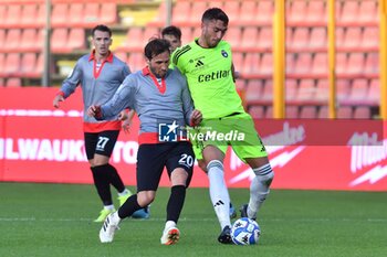 03/11/2024 - Simone Canestrelli (Pisa) thwarted by Franco Damian Vazquez (Cremonese) - US CREMONESE VS AC PISA - SERIE B - CALCIO