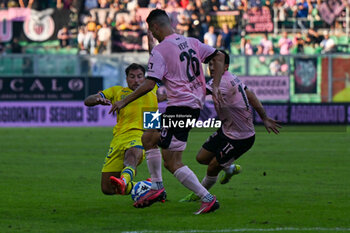 03/11/2024 - Edoardo Masciangelo (A.S. Cittadella 1973) in action against Valerio Verre (Palermo F.C.) during the Italian Serie BKT match between Palermo F.C. vs A.S. Cittadella 1973 on 3rd November 2024 at the Renzo Barbera stadium in Palermo, Italy - PALERMO FC VS AS CITTADELLA - SERIE B - CALCIO