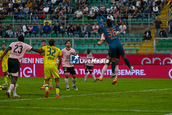 03/11/2024 - Elhan Kastrati (A.S. Cittadella 1973) saves the ball against Matteo Brunori (Palermo F.C.) during the Italian Serie BKT match between Palermo F.C. vs A.S. Cittadella 1973 on 3rd November 2024 at the Renzo Barbera stadium in Palermo, Italy - PALERMO FC VS AS CITTADELLA - SERIE B - CALCIO