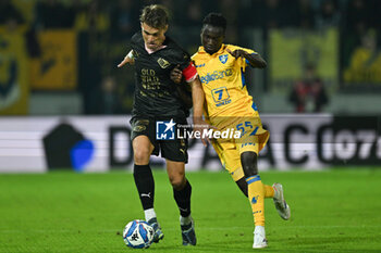 08/11/2024 - Jacopo Segre (Palermo F.C.) in action against Ebrima Darboe (Frosinone Calcio) during the Italian Serie BKT match between Frosinone Calcio vs. Palermo F.C. on 8th November 2024 at the Benito Stirpe stadium in Frosinone, Italy - FROSINONE CALCIO VS PALERMO FC - SERIE B - CALCIO