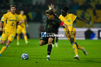 08/11/2024 - Jacopo Segre (Palermo F.C.) in action against Ebrima Darboe (Frosinone Calcio) during the Italian Serie BKT match between Frosinone Calcio vs. Palermo F.C. on 8th November 2024 at the Benito Stirpe stadium in Frosinone, Italy - FROSINONE CALCIO VS PALERMO FC - SERIE B - CALCIO