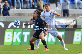 09/11/2024 - Alexander Lind (Pisa) thwarted by Simone Romagnoli (Sampdoria) - AC PISA VS UC SAMPDORIA - SERIE B - CALCIO