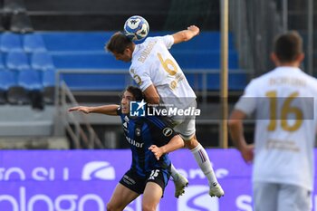 09/11/2024 - Alexander Lind (Pisa) thwarted by Simone Romagnoli (Sampdoria) - AC PISA VS UC SAMPDORIA - SERIE B - CALCIO