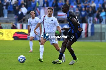 09/11/2024 - Idrissa Toure' (Pisa) thwarted by Simone Giordano (Sampdoria) - AC PISA VS UC SAMPDORIA - SERIE B - CALCIO