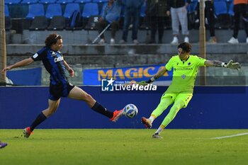 09/11/2024 - Paolo Vismara (Sampdoria) thwarted by Alexander Lind (Pisa) - AC PISA VS UC SAMPDORIA - SERIE B - CALCIO