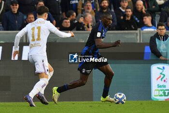 09/11/2024 - Idrissa Toure' (Pisa) thwarted by Estanislau Pedrola Fortuny (Sampdoria) - AC PISA VS UC SAMPDORIA - SERIE B - CALCIO