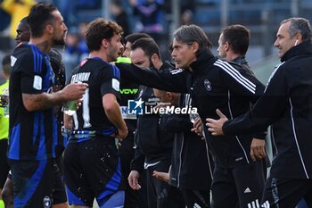 09/11/2024 - Head coach of Pisa Filippo Inzaghi talks to Matteo Tramoni (Pisa) - AC PISA VS UC SAMPDORIA - SERIE B - CALCIO