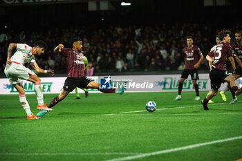 10/11/2024 - Andrea Oliveri of SSC Bari during match Italian Serie B between US Salernitana vs SSC Bari - US SALERNITANA VS SSC BARI - SERIE B - CALCIO