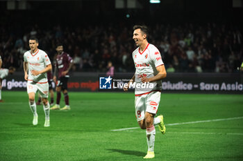 10/11/2024 - Andrjia Novakovich of SSC Bari celebrate score 0-2 during match Italian Serie B between US Salernitana vs SSC Bari - US SALERNITANA VS SSC BARI - SERIE B - CALCIO