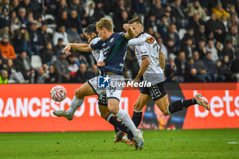 2024-11-24 - Mateusz Jakub Praszelik (Sudtirol) fights for the ball against Francesco Cassata (Spezia) - SPEZIA CALCIO VS FC SüDTIROL - ITALIAN SERIE B - SOCCER