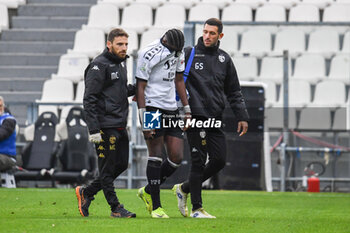 2024-11-24 - Rachid Kouda (Spezia) leaves the pitch injuried - SPEZIA CALCIO VS FC SüDTIROL - ITALIAN SERIE B - SOCCER