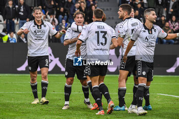 2024-11-24 - Francesco Pio Esposito (Spezia) celebrates with teammates after scoring the 2-0 goal - SPEZIA CALCIO VS FC SüDTIROL - ITALIAN SERIE B - SOCCER