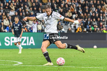 2024-11-24 - Francesco Pio Esposito (Spezia) kicks on goal - SPEZIA CALCIO VS FC SüDTIROL - ITALIAN SERIE B - SOCCER