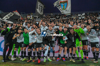 2024-11-24 - the team of Spezia celebrates the victory under the gaze of their fans - SPEZIA CALCIO VS FC SüDTIROL - ITALIAN SERIE B - SOCCER