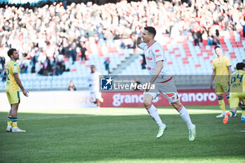 2024-11-24 - Kevin Lasagna of SSC Bari celebrate score 1-0 during the Italian Serie B match SSC Bari vs AS Cittadella in San Nicola Stadium of Bari - SSC BARI VS AS CITTADELLA - ITALIAN SERIE B - SOCCER