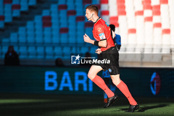 2024-11-24 - referee Kevin Bonacina during the Italian Serie B match SSC Bari vs AS Cittadella in San Nicola Stadium of Bari - SSC BARI VS AS CITTADELLA - ITALIAN SERIE B - SOCCER