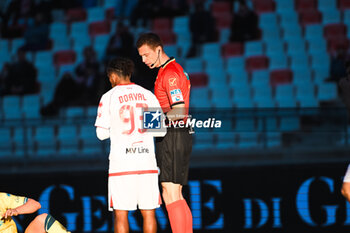 2024-11-24 - referee Kevin Bonacina and Mehdi Dorval of SSC Bari during the Italian Serie B match SSC Bari vs AS Cittadella in San Nicola Stadium of Bari - SSC BARI VS AS CITTADELLA - ITALIAN SERIE B - SOCCER