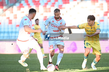 2024-11-24 - Giuseppe Sibilli of SSC Bari during the Italian Serie B match SSC Bari vs AS Cittadella in San Nicola Stadium of Bari - SSC BARI VS AS CITTADELLA - ITALIAN SERIE B - SOCCER