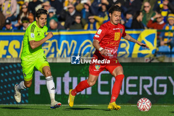 2024-11-23 - Simone Zanon (Carrarese) hampered by Samuele Angori (Pisa) - CARRARESE CALCIO VS AC PISA - ITALIAN SERIE B - SOCCER