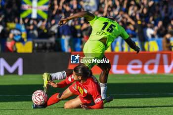 2024-11-23 - Nicolas Adrian Schiavi (Carrarese) thwarted by Idrissa Toure (Pisa) - CARRARESE CALCIO VS AC PISA - ITALIAN SERIE B - SOCCER