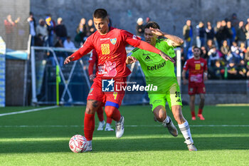 2024-11-23 - Julian Illanes Minucci (Carrarese) fights for the ball against Gabriele Piccinini (Pisa) - CARRARESE CALCIO VS AC PISA - ITALIAN SERIE B - SOCCER