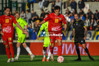 2024-11-23 - Emanuele Zuelli (Carrarese) in action - CARRARESE CALCIO VS AC PISA - ITALIAN SERIE B - SOCCER