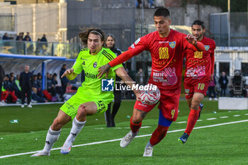 2024-11-23 - Alexander Lucas Lind Rasmussen (Pisa) hampered by Julian Illanes Minucci (Carrarese) - CARRARESE CALCIO VS AC PISA - ITALIAN SERIE B - SOCCER