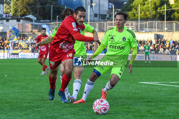 2024-11-23 - Nicolas Adrian Schiavi (Carrarese) fights for the ball against Emanuel Vignato (Pisa) - CARRARESE CALCIO VS AC PISA - ITALIAN SERIE B - SOCCER