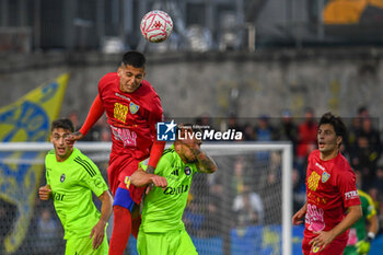 2024-11-23 - header of Julian Illanes Minucci (Carrarese) - CARRARESE CALCIO VS AC PISA - ITALIAN SERIE B - SOCCER