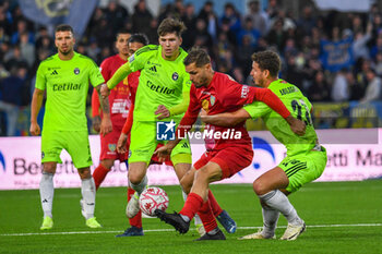 2024-11-23 - Oliver Abildgaard Nielsen (Pisa) fights for the ball against Mattia Finotto (Carrarese) - CARRARESE CALCIO VS AC PISA - ITALIAN SERIE B - SOCCER