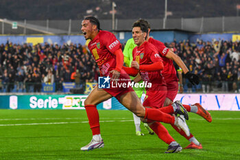 2024-11-23 - Devid Eugene Bouah (Carrarese) celebrates with teammates after scoring the 1-0 goal - CARRARESE CALCIO VS AC PISA - ITALIAN SERIE B - SOCCER