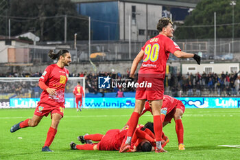 2024-11-23 - Devid Eugene Bouah (Carrarese) celebrates with teammates after scoring the 1-0 goal - CARRARESE CALCIO VS AC PISA - ITALIAN SERIE B - SOCCER