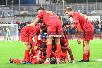 2024-11-23 - Devid Eugene Bouah (Carrarese) celebrates with teammates after scoring the 1-0 goal - CARRARESE CALCIO VS AC PISA - ITALIAN SERIE B - SOCCER