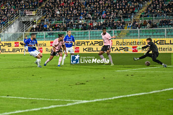 2024-11-24 - Gennaro Tutino (U.C. Sampdoria) scores a goal during the Italian Serie BKT match between Palermo F.C. vs U.C. Sampdoria on 24th November 2024 at the Renzo Barbera stadium in Palermo, Italy - PALERMO FC VS UC SAMPDORIA - ITALIAN SERIE B - SOCCER