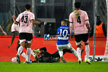 2024-11-24 - Sebastiano Desplanches (Palermo F.C.) saves the ball during the Italian Serie BKT match between Palermo F.C. vs U.C. Sampdoria on 24th November 2024 at the Renzo Barbera stadium in Palermo, Italy - PALERMO FC VS UC SAMPDORIA - ITALIAN SERIE B - SOCCER