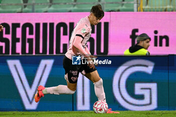 2024-11-24 - Aljosa Vasic (Palermo F.C.) during the Italian Serie BKT match between Palermo F.C. vs U.C. Sampdoria on 24th November 2024 at the Renzo Barbera stadium in Palermo, Italy - PALERMO FC VS UC SAMPDORIA - ITALIAN SERIE B - SOCCER