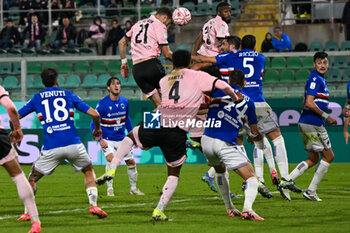 2024-11-24 - Jeremy Le Douaron (Palermo F.C.) overhead kick the ball during the Italian Serie BKT match between Palermo F.C. vs U.C. Sampdoria on 24th November 2024 at the Renzo Barbera stadium in Palermo, Italy - PALERMO FC VS UC SAMPDORIA - ITALIAN SERIE B - SOCCER