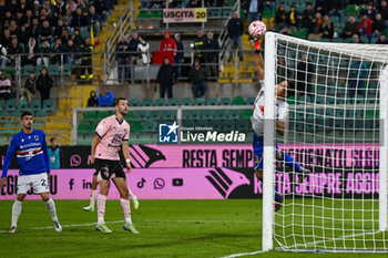 2024-11-24 - Marco Silvestri (U.C. Sampdoria) saves the ball during the Italian Serie BKT match between Palermo F.C. vs U.C. Sampdoria on 24th November 2024 at the Renzo Barbera stadium in Palermo, Italy - PALERMO FC VS UC SAMPDORIA - ITALIAN SERIE B - SOCCER